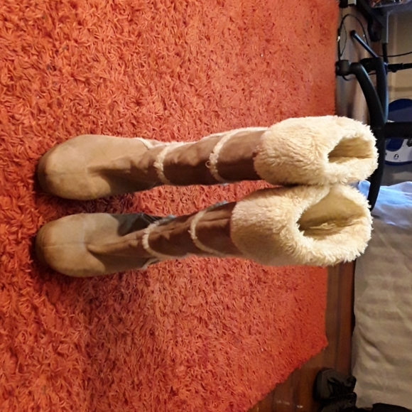 Female boots - Picture 2 of 3